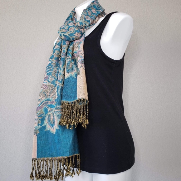 Italian Thred Scarf - Picture 4 of 5
